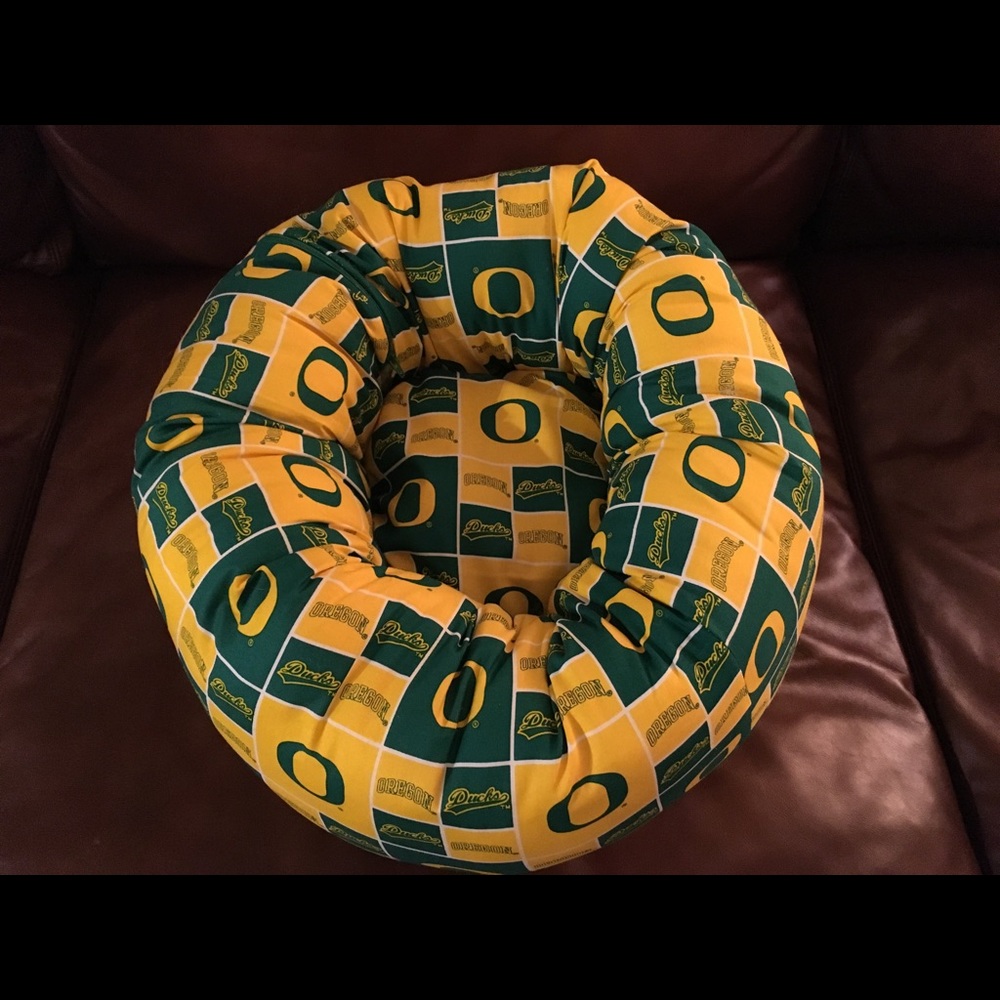 University of Oregon Ducks Cat Bed